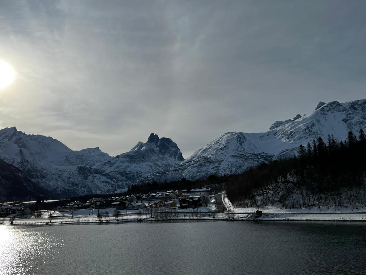 Frichs Ekspress Andalsnes Hotell Eksteriør bilde