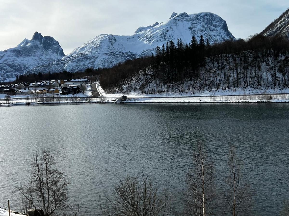 Frichs Ekspress Andalsnes Hotell Eksteriør bilde