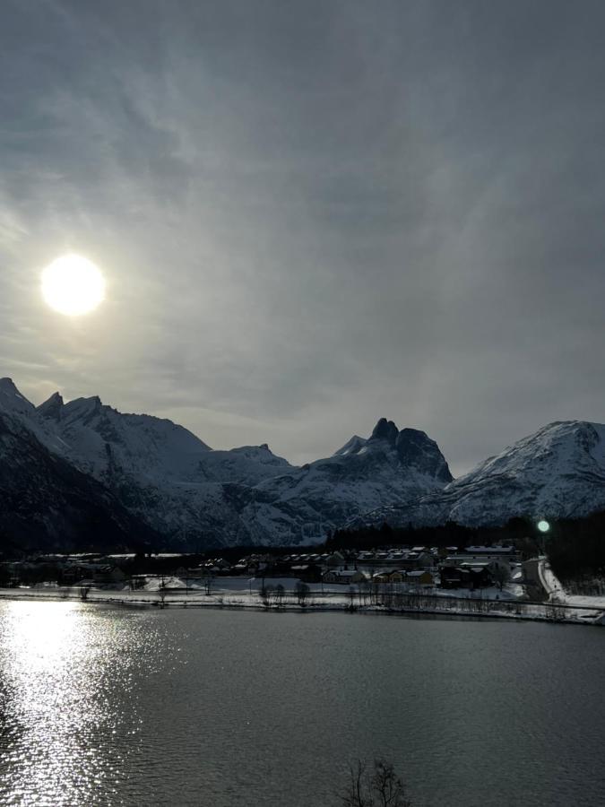 Frichs Ekspress Andalsnes Hotell Eksteriør bilde