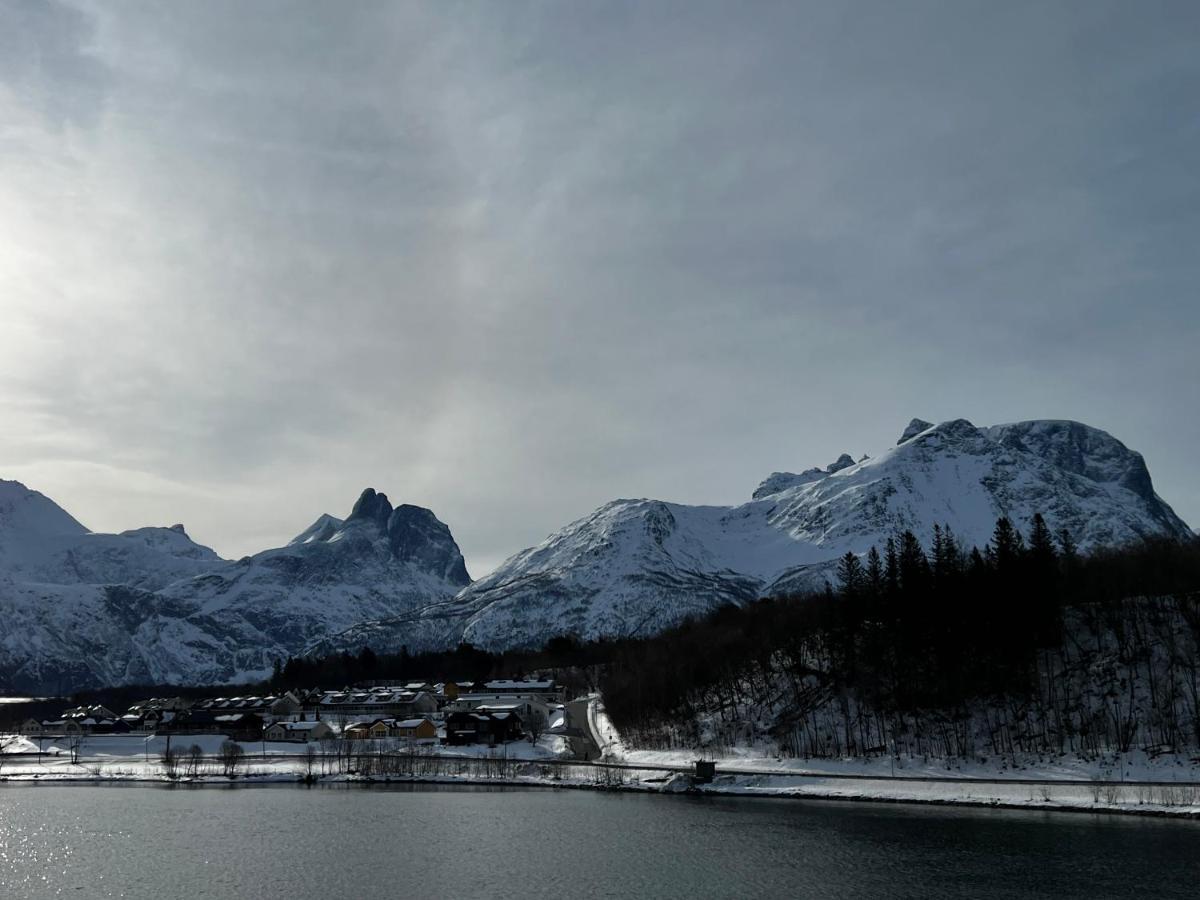 Frichs Ekspress Andalsnes Hotell Eksteriør bilde